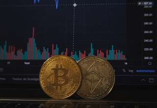 Forex and cryptocurrency trading comparison chart showing market differences for traders